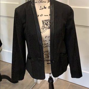 Black snake print colar & pockets trimmed leather